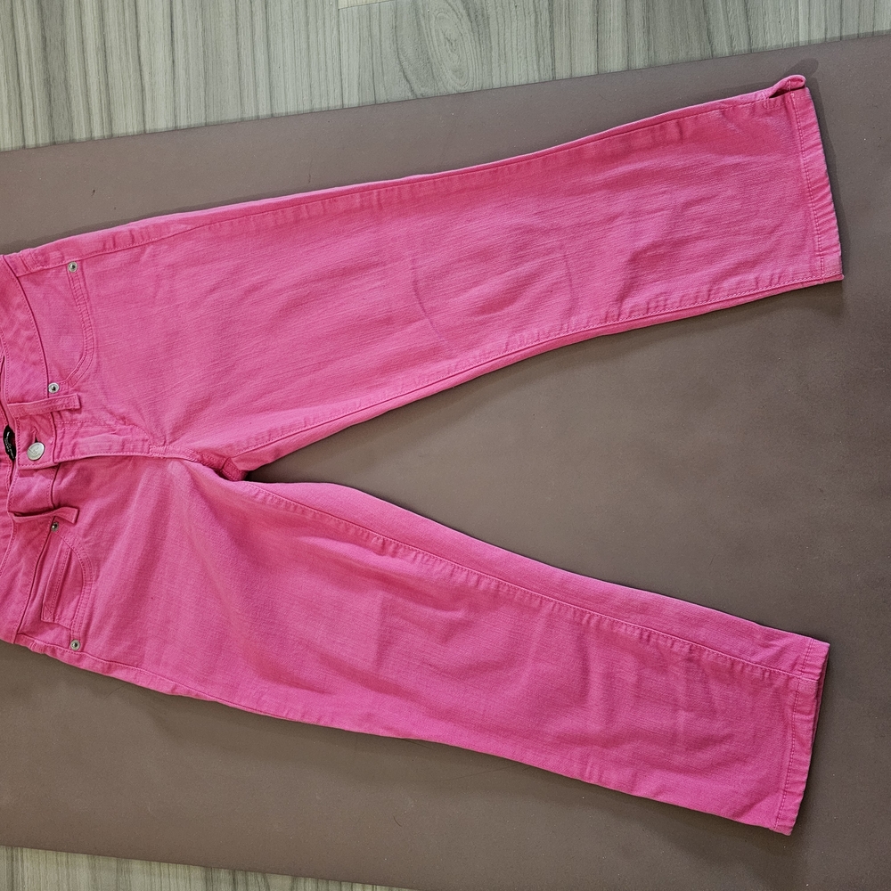 bebe Pink Ankle Cropped Jeans with Straight Leg Design